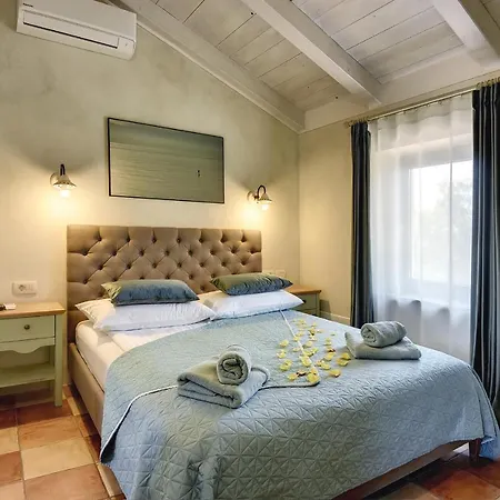 Villa Azur With Pool, Sauna, Gym, Wine Cellar Liznjan